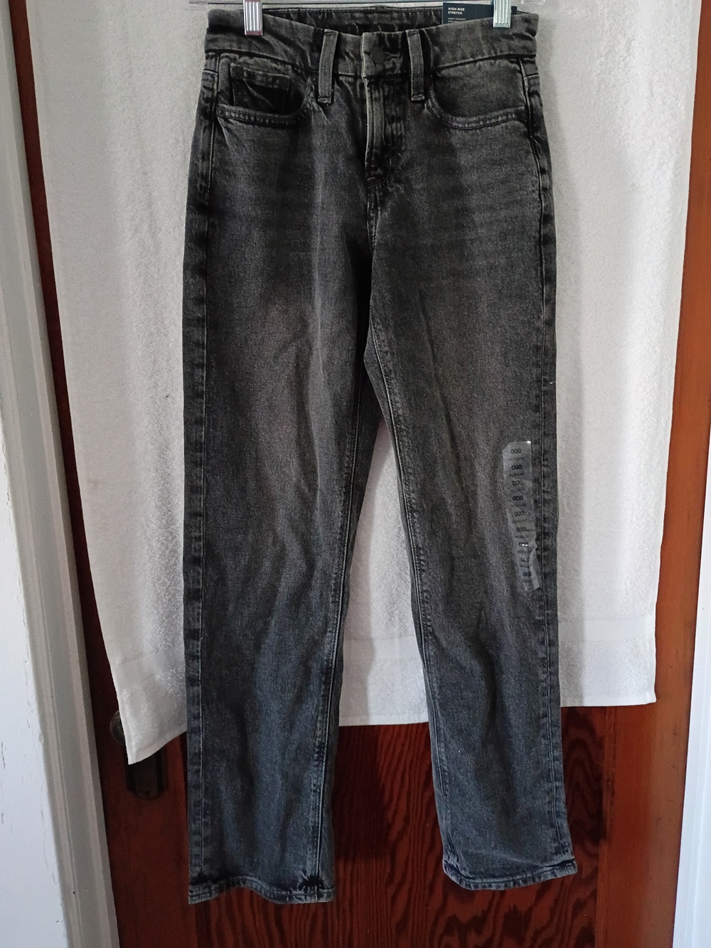 American Eagle Outfitters Straight Leg Jeans in Washed Black-Gray